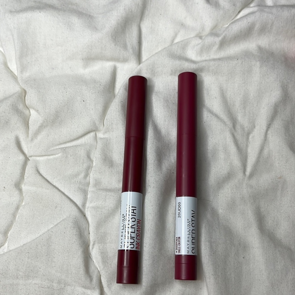 BRAND NEW  set of 2 lip crayon. Super stay maybelline